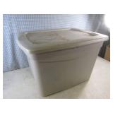 (BR1) Tote with Lid of Craft - Yarn...