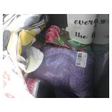 (F-0) Tote of Home Decor / Housewar...