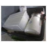 (F-0) Tote of Home Decor / Housewar...