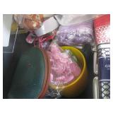 (F-0) Tote of Home Decor / Housewar...