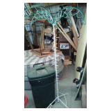 Rubbermaid Lidded Can and Palm Tree Light.