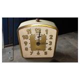 Humo Cigar Box and Clocks (2).