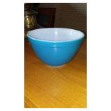 Vintage Pyrex Bowls (4)