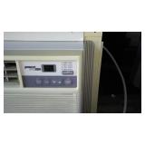 Signature 2000 Window AC unit, 10,000 BTU.