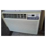 Signature 2000 Window AC unit, 10,000 BTU.