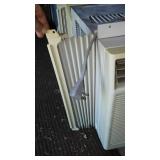 Signature 2000 Window AC unit, 10,000 BTU.