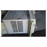 Signature 2000 Window AC unit, 10,000 BTU.