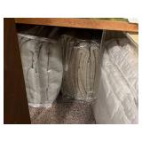 Lot of Assorted Linens, Towels, and Bedding SZ Full/Queen