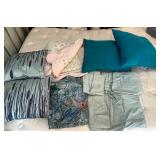 Assorted Bed Linens and Pillows Lot SZ Full/Queen