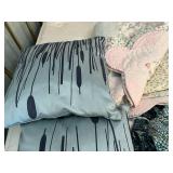 Assorted Bed Linens and Pillows Lot SZ Full/Queen