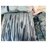 Assorted Bed Linens and Pillows Lot SZ Full/Queen