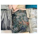 Assorted Bed Linens and Pillows Lot SZ Full/Queen