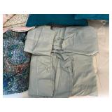 Assorted Bed Linens and Pillows Lot SZ Full/Queen