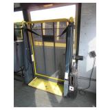 THOMAS 22 PASSENGER SPECIAL NEEDS BUS WITH LIFT