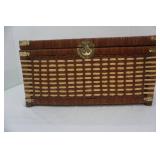 women wicker chest