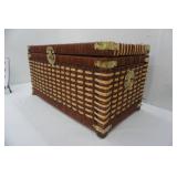 women wicker chest