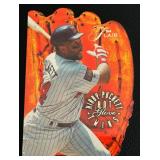 Kirby Puckett Hot Glove Die Cut 1994 Flair #7 Minnesota Twins Baseball Card