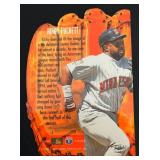 Kirby Puckett Hot Glove Die Cut 1994 Flair #7 Minnesota Twins Baseball Card