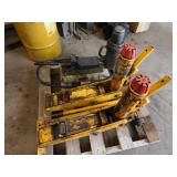 3 Hydraulic Jacks