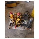 3 Hydraulic Jacks
