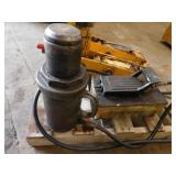 3 Hydraulic Jacks