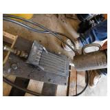 3 Hydraulic Jacks