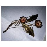 Vintage Decorative Flower Pin.