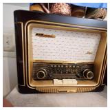 Grundig 960 Table Top AM/FM/SW Radio