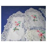 Linens: Runners & Doilies