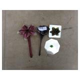 Lot of Decorative Glass Flowers and Ornaments
