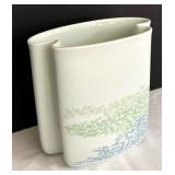 Thomas Vase