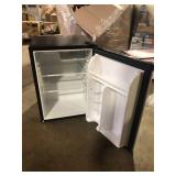 Magic Chef 2.6 cu. ft. Mini Fridge in Stainless Look   Customer Returns See Pictures