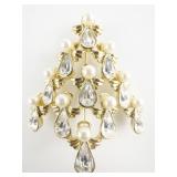 AVON Angel Christmas Guardian Pearl Gold Tone Base Metal Brooch .