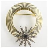 Wreath With Spinning Snowflake Gold Plated Base Metal Brooch .