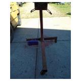 Sun International heavy duty engine stand. Good used condition. As shown.