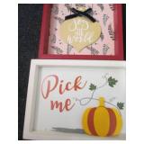 6 Holiday Décor Items...
