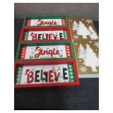 6 Holiday Décor Items...