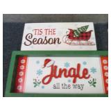 6 Holiday Décor Items...