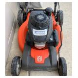 Husqvarna Self-Propelled Lawn Mower with Bag HU800HW