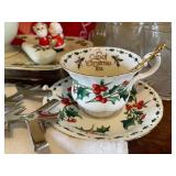 Holiday Entertaining Lot with Miniature Napcoware Santa and Mrs. Claus