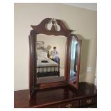 Georgian Pennsylvania House Bedroom Cherry Eight Drawer Tri-Mirror Dresser