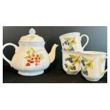 Lovely Vintage Teapot and  Tea Cups by Villeroy & Boch 1978 Cottage Made in Germany