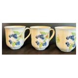 Lovely Vintage Teapot and  Tea Cups by Villeroy & Boch 1978 Cottage Made in Germany