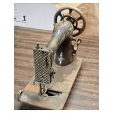 Vintage Singer Sewing Machine - Machine Only
