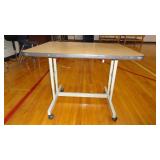 36"W x 30"D x 28"H Rolling Table
