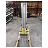 Sumner 715 Manual Lift 750 LB Capacity 15 foot reach