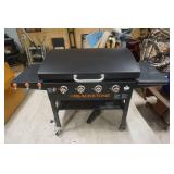 Blackstone Model 1899 4 Burner Wheeled Grill With Hood