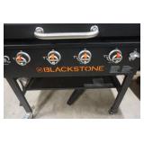 Blackstone Model 1899 4 Burner Wheeled Grill With Hood