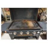 Blackstone Model 1899 4 Burner Wheeled Grill With Hood