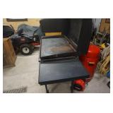Blackstone Model 1899 4 Burner Wheeled Grill With Hood